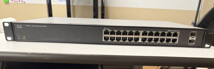 Коммутатор Cisco Linksys SLM2024 24-Port 10/100/1000 Gigabit Smart Switch