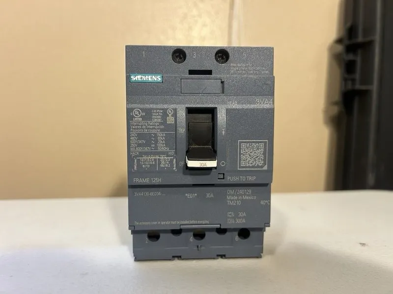 Автоматический выключатель Siemens 3VA4130-6ED34-0AA0 Breaker Takeout