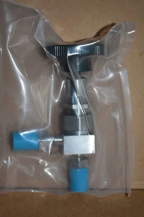 Клапан Bellows valve, 1/4" VCR, 1000 psi, SC11 clean, SS-4BAG-V14, Swagelok — фото лота 1