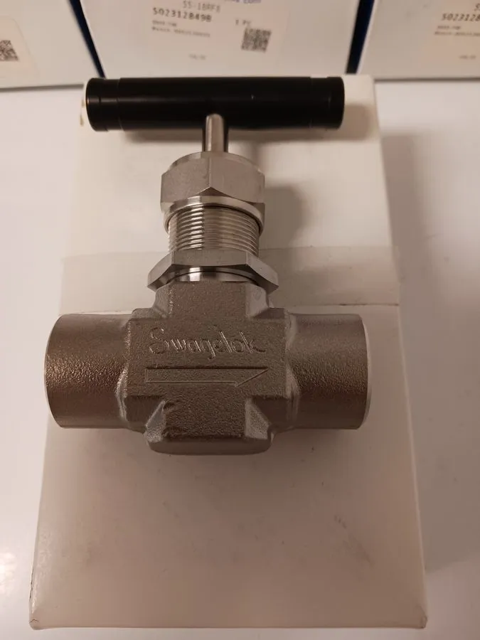 Клапан Swagelok Needle valve, 18 series, 1/2" FNPT ends, SS-18RF8