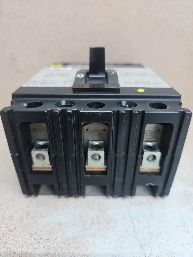 Автоматический выключатель Square D FAL34030 480 V AC 250 V DC 30 A 3 P Circuit