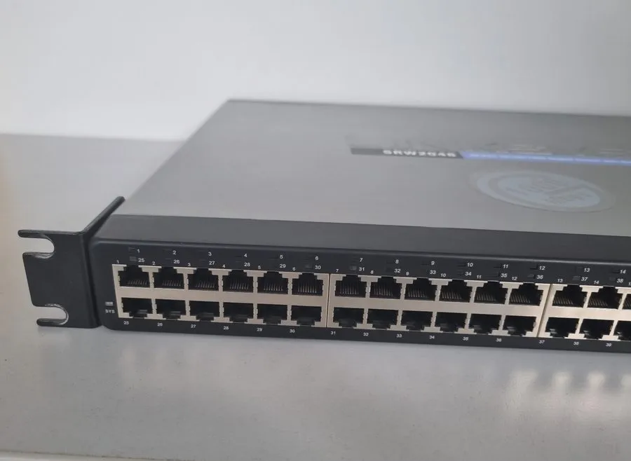 Коммутатор Cisco SRW2048 Gigabit Small Business Managed Switch 48 Ports Rackmoun