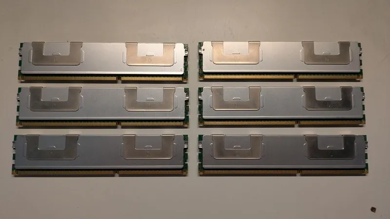 Модуль памяти Samsung 16GB Single DDR3 1066 Server RAM M393B2K70CM0-YF8 Quad Ran