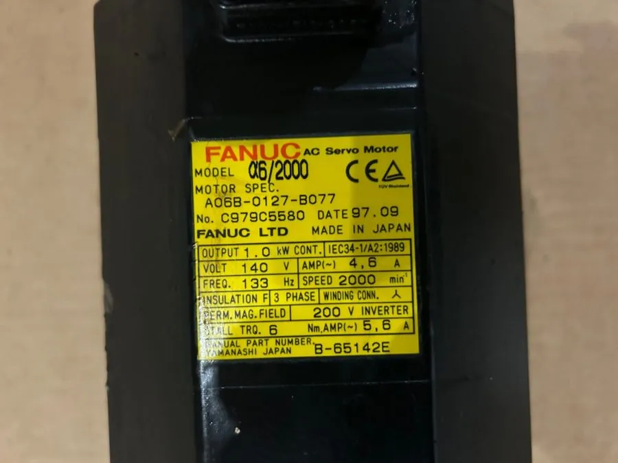 Серводвигатель FANUC α6/2000 AC Servo Motor 140V 1.0kW 2000RPM A06B-0127-B077 — фото лота 1