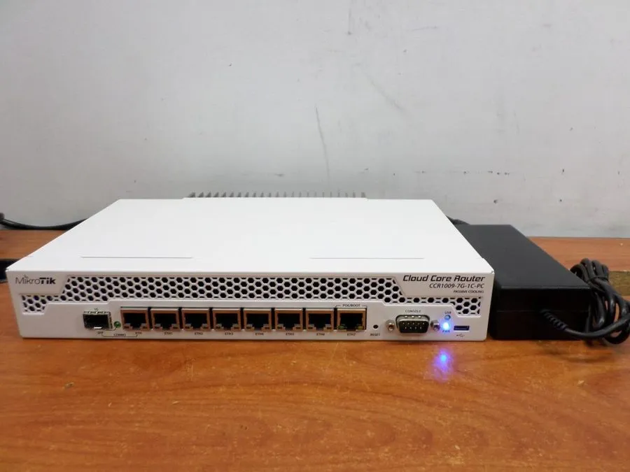Маршрутизатор MikroTik CCR1009-7G-1C-PC Cloud Core Router 9-Core 1GHz 7-Port Gig — фото лота 1