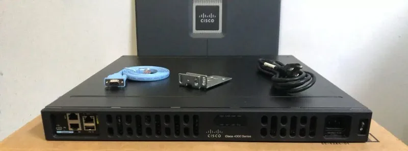 Маршрутизатор CISCO ISR4331-V/K9 GigE VoiceMail Router ISR4331 CME-12 vCUE-9.0.3
