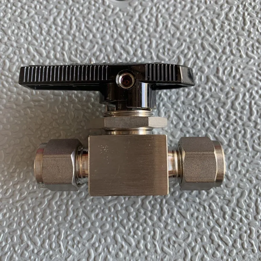 Клапан Swagelok SS-43GS6 3/8" ball valve