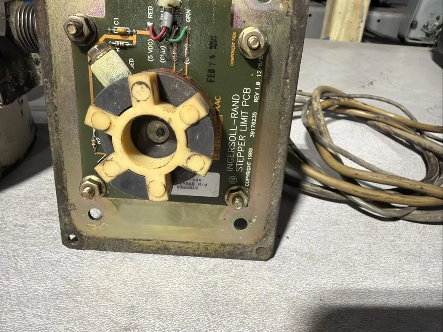 Шаговый двигатель Ingersoll Rand 39823950 Stepper Motor Including Coupling