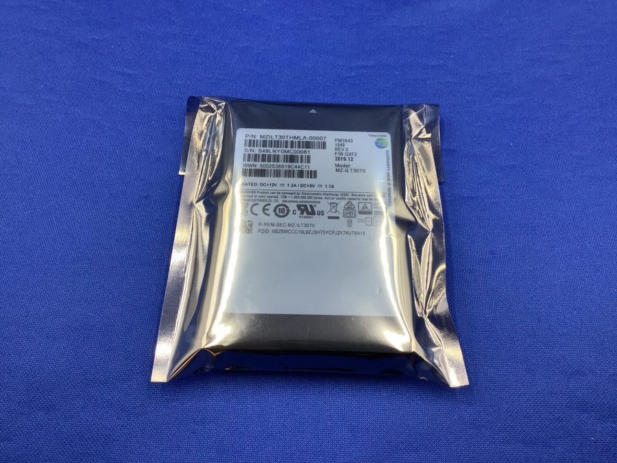 SSD-накопитель MZ-ILT30T0 Samsung PM1643 30.72TB SAS 12Gb/s 2.5in SSD MZILT30THM