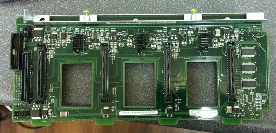 Бэкплейн Sun Microsystems 540-6704 Netra N440 Server SCSI Disk Drive Backplane