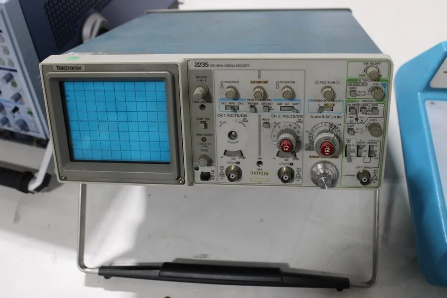 Осциллограф Tektronix 2235 2 Channel 100 MHz Oscilloscope