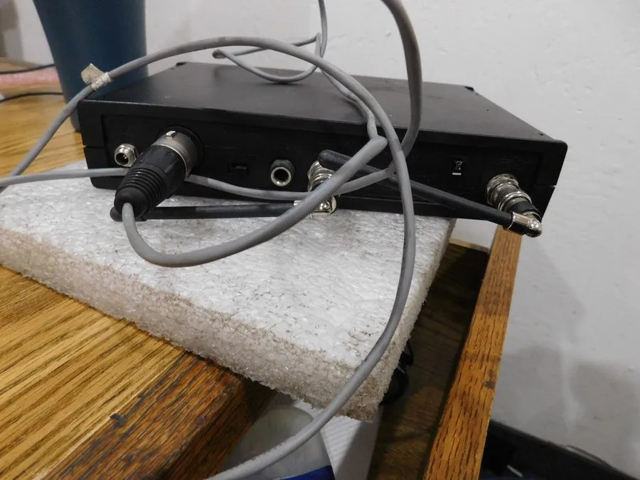 Радиосистема Shure ULXS4 470-506 MHz-G3 Model Wireless Microphone Receiver