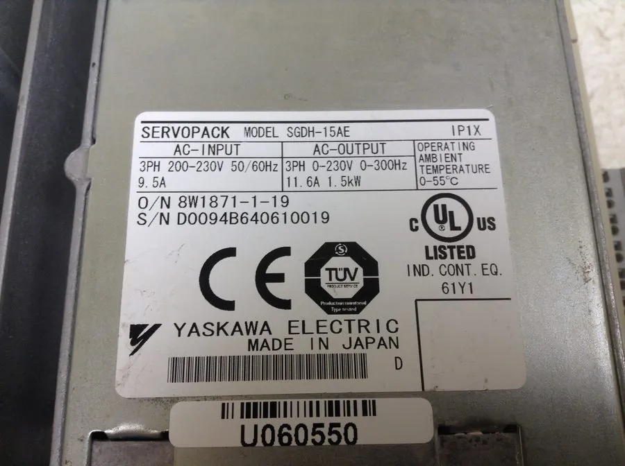 Сервопривод Yaskawa SGDH-15AE Ver 37A45 1.5 kW Servopack 200-230 V 3 Phase Input