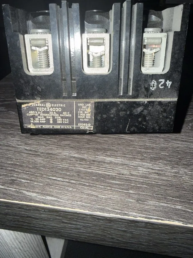 Автоматический выключатель GE TED134020 20-Amp 3-Pole Industrial Circuit Breaker