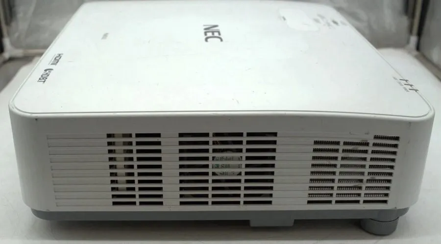Проектор NEC Laser Projector 6000 lumens WUXGA NP-P605UL 8,295 Hours — фото лота 1
