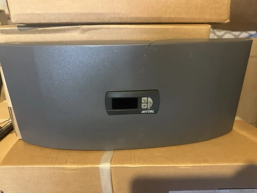 Монтажный шкаф RITTAL 3329540 ENCLOSURE AIR CONDITIONER, 9,383 BtuH, 400/460V AC — фото лота 1