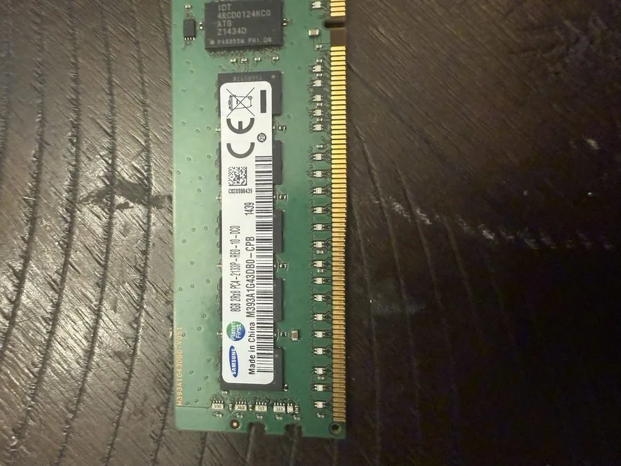 Модуль памяти Samsung 8GB 2Rx8 PC4-2133P-EE0-10 M391A1G43DB0-CPBQ Ram — фото лота 1