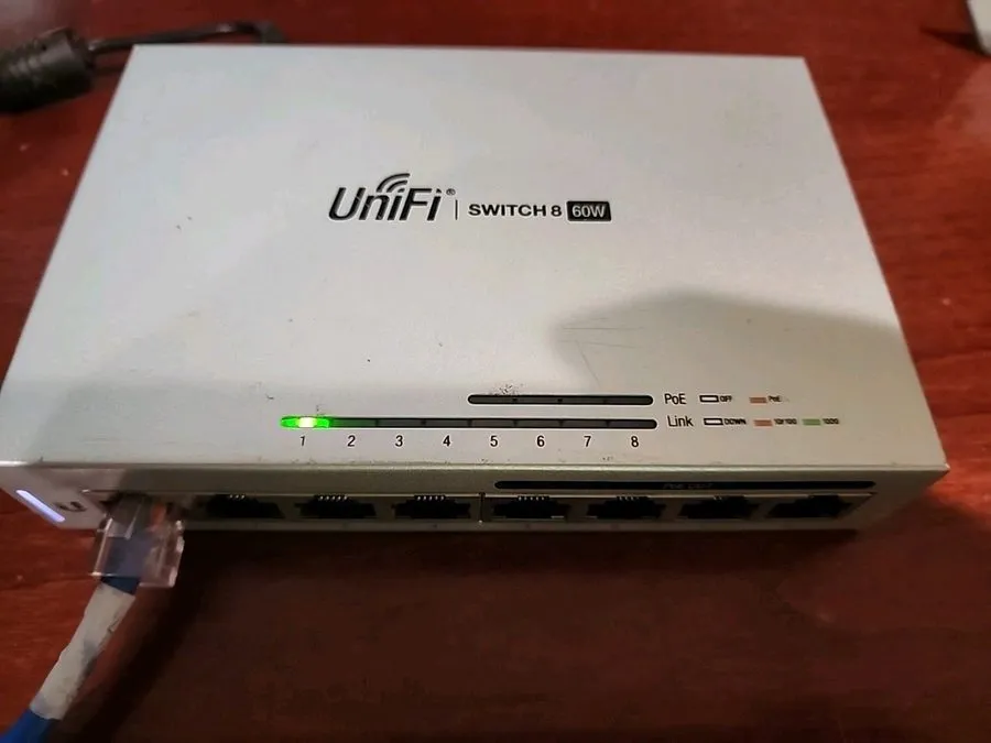 Коммутатор Ubiquiti Networks UniFi 8 Port Ethernet Switch US-8-60W