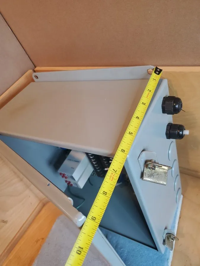 Монтажный шкаф Hoffman nVent A1212CH Enclosure/Junction Box 12x12x6"
