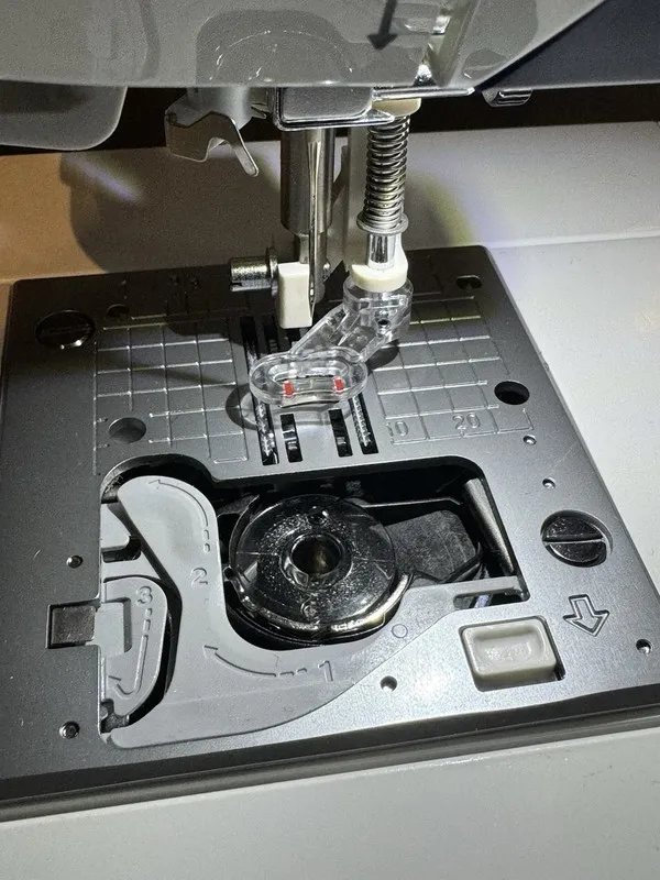 Оборудование рекламного производства JUKI HZL-G220 Computerized Sewing and Quilt