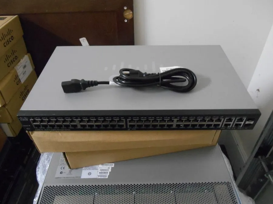 Коммутатор Cisco Small Business SG300-52 (SRW2024-K9 ) 24-Ports External Etherne