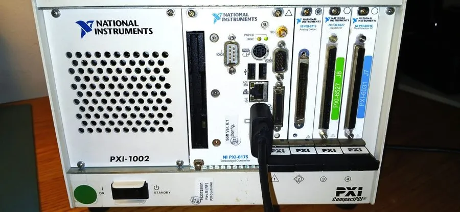 Шасси NI PXI-1002 chassis, 8175 CPU, 6713 AO, 6527 DIO, 6031E MIO — фото лота 2