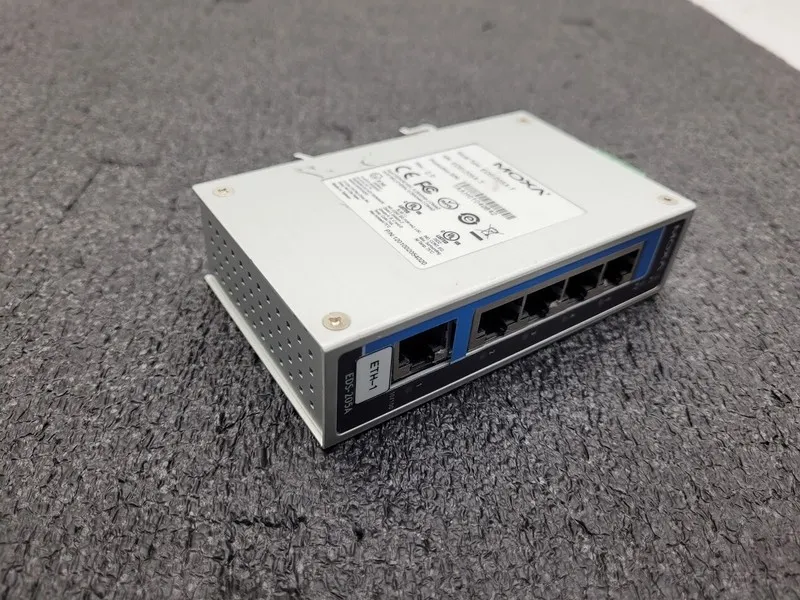 IIoT-устройство MOXA EDS-205A-T 5 Port Ethernet Switch