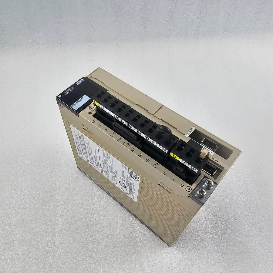 Сервопривод YASKAWA SERVOPACK SGDV-1R6A01B