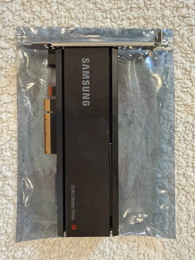 SSD-накопитель Samsung PM1735 3.2TB SSD DELL HHHL PCIE 4.0 NVME MZ-PLJ3T20 MZPLJ