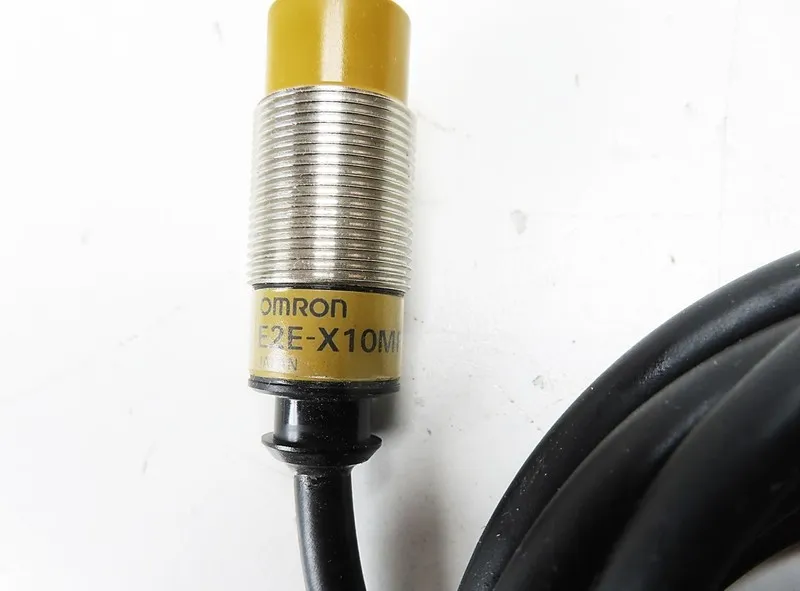 Датчик приближения Omron E2E-X10MF1 Proximity Sensor, 12-24VDC, 08705