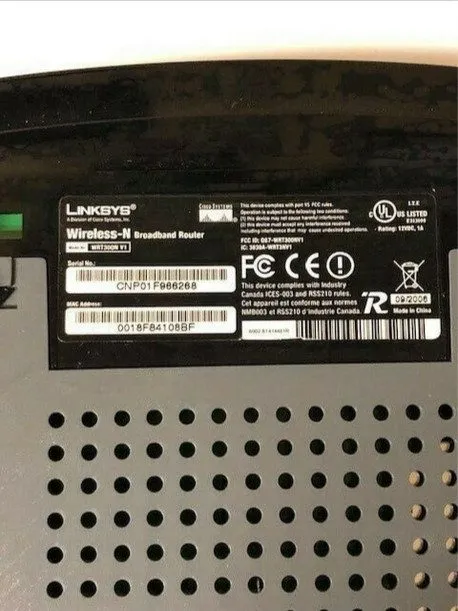 Маршрутизатор Linksys WRT300N 270 Mbps 4-Port Gigabit Wireless N Router — фото лота 1