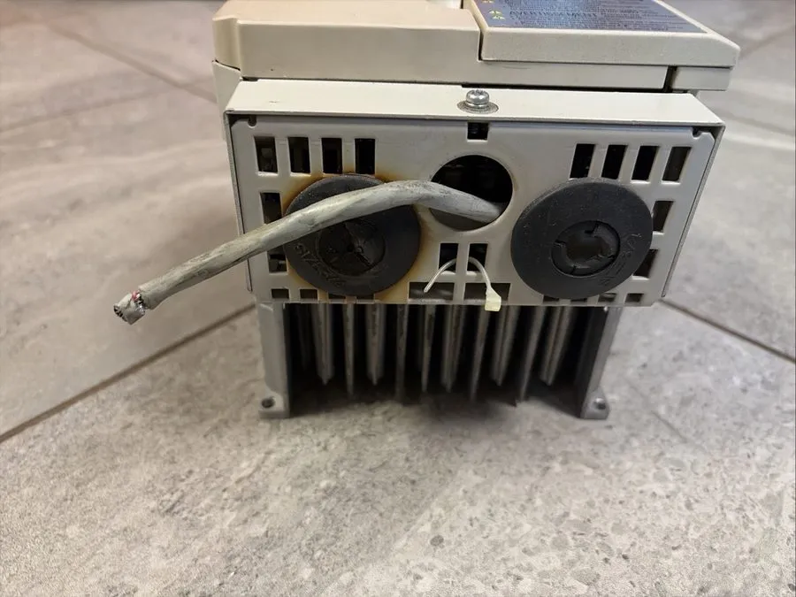 Частотный преобразователь Yaskawa V1000 CIMR-VU4A0011FAA In good working conditi