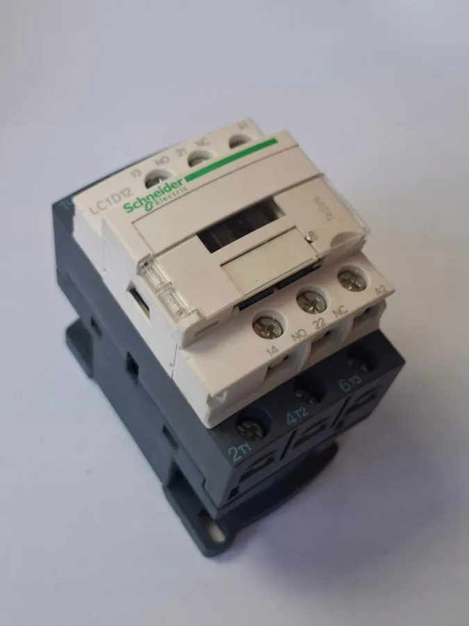 Контактор LC1D12E7 Contactor: 3 Pole NO x3 Auxiliary Contactors: NO+NC 48VAC 12A