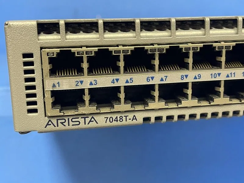 Коммутатор Arista DCS-7048T-A 48-Port 1GbE RJ-45 + 4x 10GB SFP+ Ethernet Switch — фото лота 2