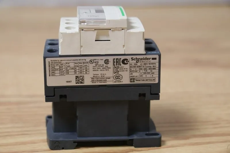 Контактор Schneider Electric TeSys Control IEC Contactor LC1D18B7 24V AC 18A 3-P — фото лота 2