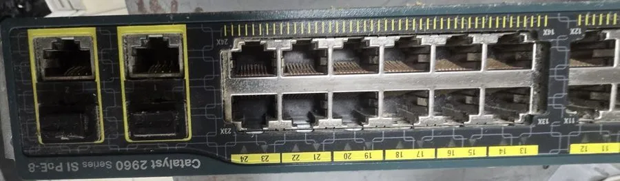 Коммутатор Cisco WS-C2960-24LC-S 24-Port 8 PoE + 2 Gigabit T/SFP Network Switch