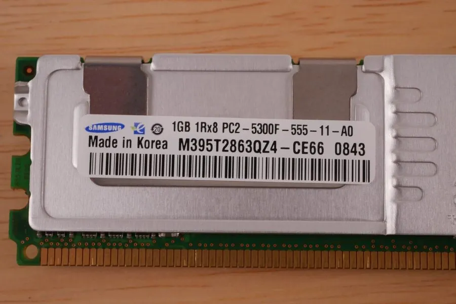 Модуль памяти Samsung 1GB DDR2 667MHZ PC2-5300 240PINS CL5 ECC M395T2863QZ4-CE66 — фото лота 1