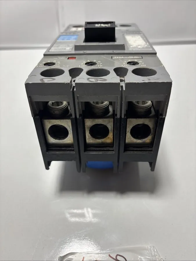 Автоматический выключатель I-T-E Siemens Sentron FXD63B225 225A 3 Pole 600VAC Ci