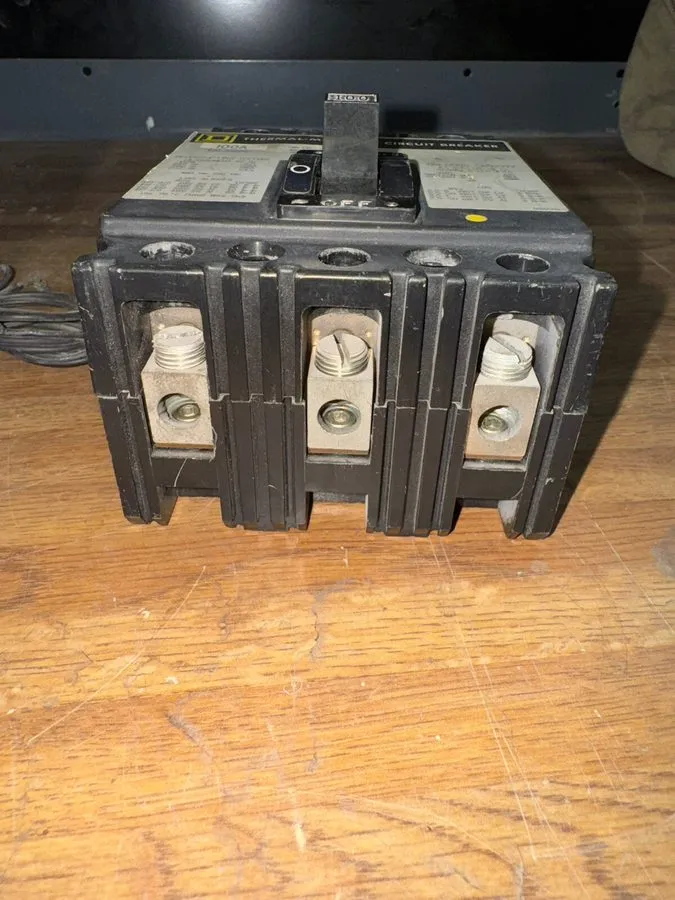 Автоматический выключатель Square D FAL34100 Circuit Breaker 100A 3-Pole 480V AC