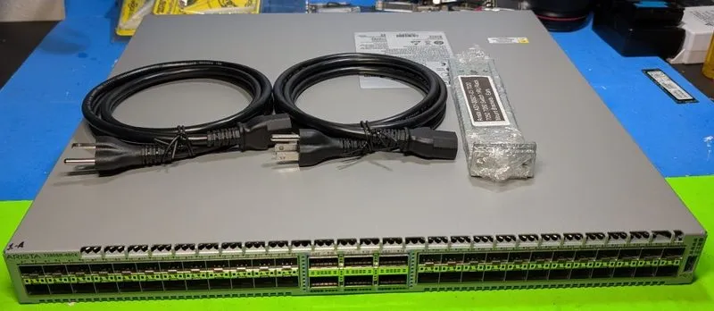 Коммутатор DCS-7280SR-48C6-F Arista 7280SR 48x10GbE 6x100GbE QSFP Switch Front t