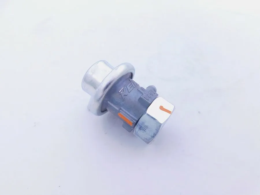 Трубопроводная арматура HONDA PRESSURE REGULATOR 2002 2009 VFR800 INTERCEPTOR — фото лота 1