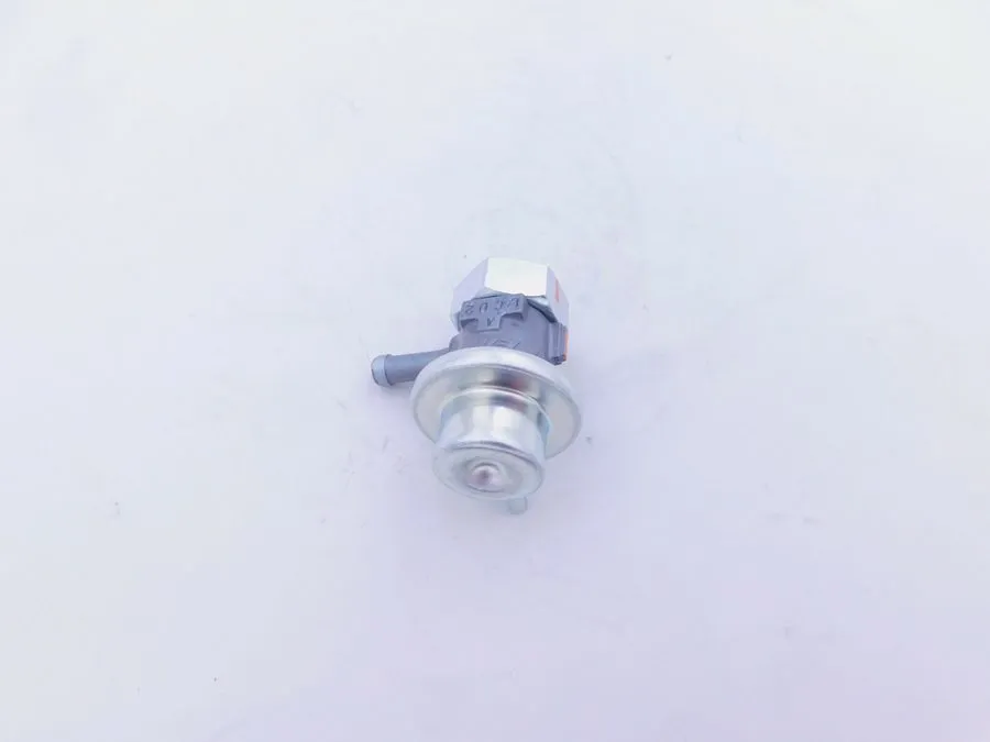 Трубопроводная арматура HONDA PRESSURE REGULATOR 2002 2009 VFR800 INTERCEPTOR — фото лота 2