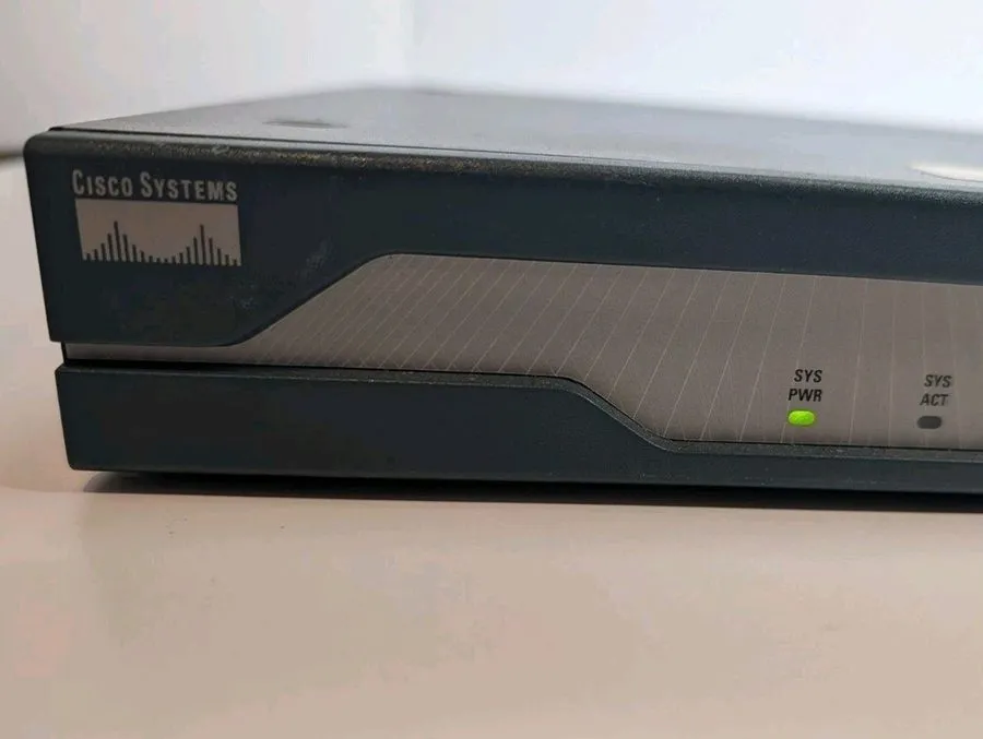 Маршрутизатор Cisco 1841 Router CISCO1841 V03 64MB Flash 2x FE Ports 1800 Series