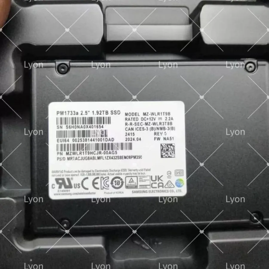 SSD-накопитель Samsung PM1733A 1.92TB SSD 2.5" U.2 PCIE 3.0 NVME MZ-WLR1T9B MZWL