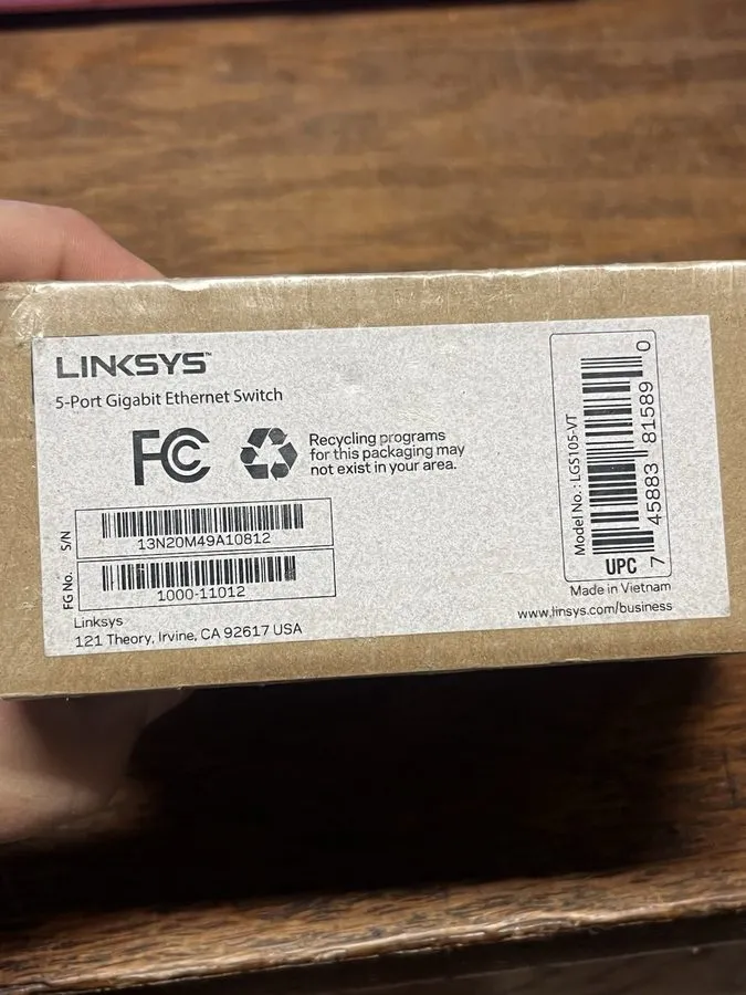 Коммутатор Linksys LGS105 5-Port Gigabit Desktop Ethernet Network Switch