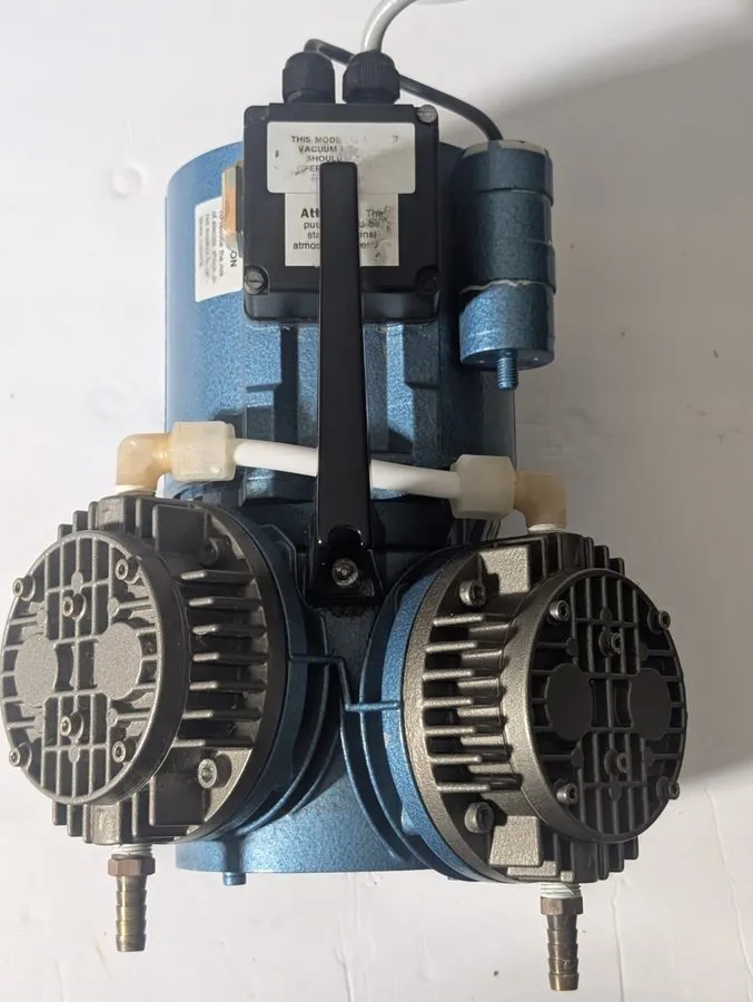 Насос KNF Neuberger UN035.3 TTP Laboport Diaphragm Vacuum Pump Twin Head — фото лота 1