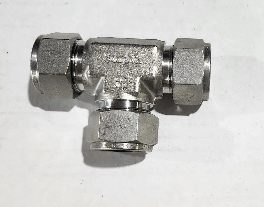 Фитинг Swagelok SS-1210-3 Stainless Steel 3/4 in Compression Tee Fitting