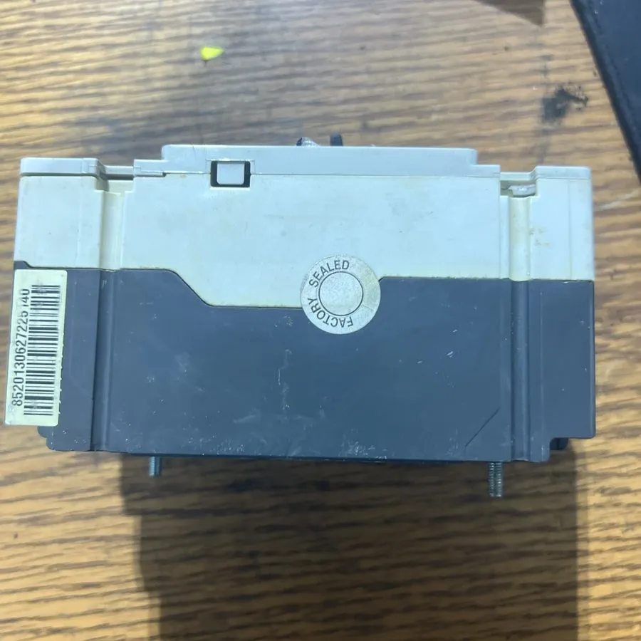 Автоматический выключатель Allen Bradley 140U-H2C3-C15 Molded Case Circuit Break — фото лота 2