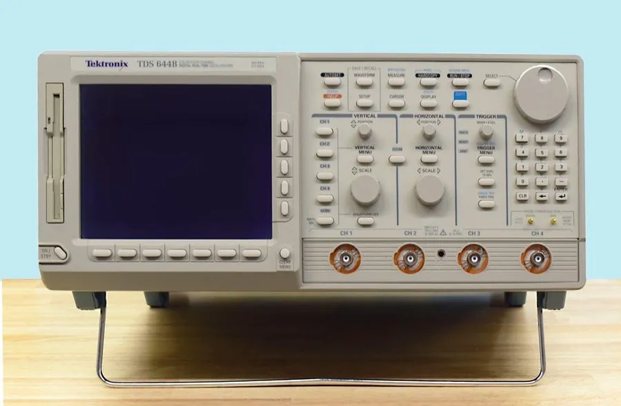 Осциллограф Tektronix TDS644B /13/1F/2F Digital Oscilloscope 500MHz 2.5GS/s 4Ch