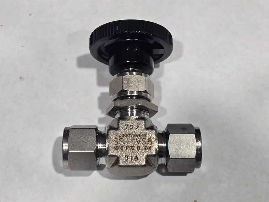 Клапан Swagelok 1/2" Integral Bonnet Needle Valve Vee Stem (SS-1VS8) — фото лота 1